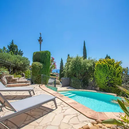 - La Colline Villa *