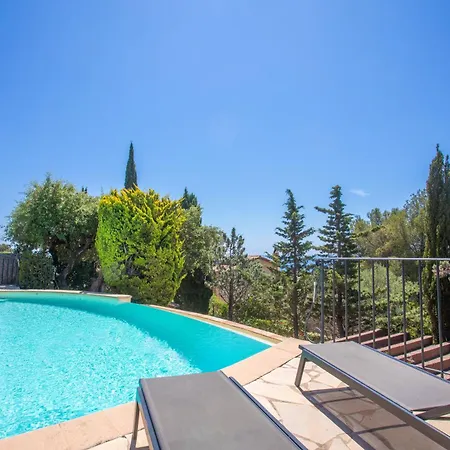 - La Colline Villa
