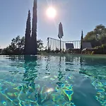 - La Colline Villa Saint-Raphaël