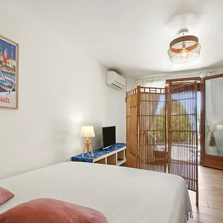 - La Colline Сен-Рафаэль