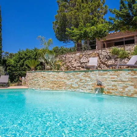 - La Colline Вилла Сен-Рафаэль