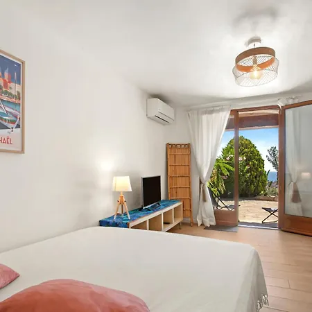 - La Colline Villa