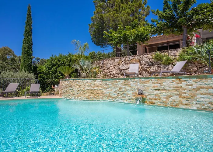- La Colline Villa Saint-Raphael (Var)